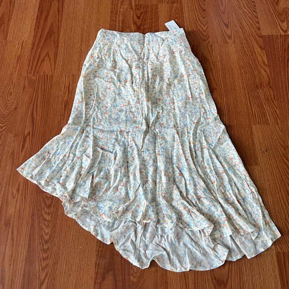 L*SPACE Set in White Oleander - Picture 6 of 9